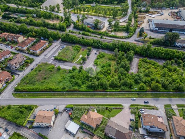 villa in vendita a Dolcè in zona Volargne