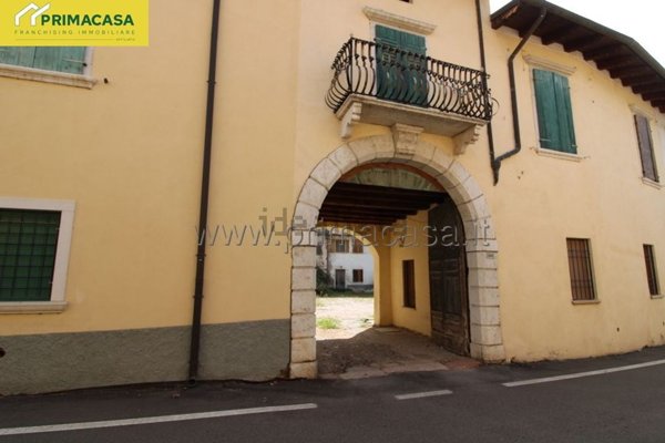 casa indipendente in vendita a Dolcè