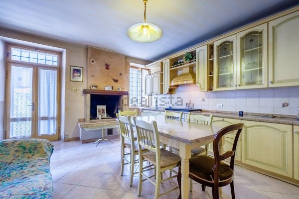 casa indipendente in vendita a Dolcè in zona Volargne