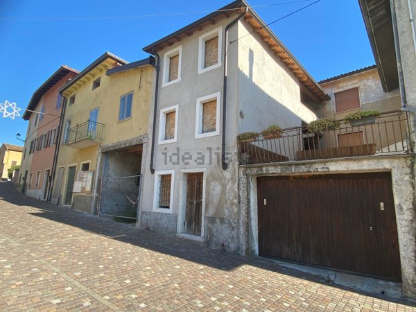 intera palazzina in vendita a Dolcè in zona Ossenigo