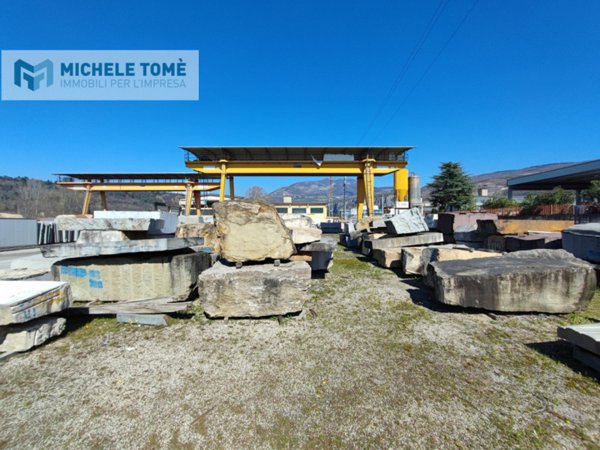 terreno edificabile in vendita a Dolcè in zona Volargne