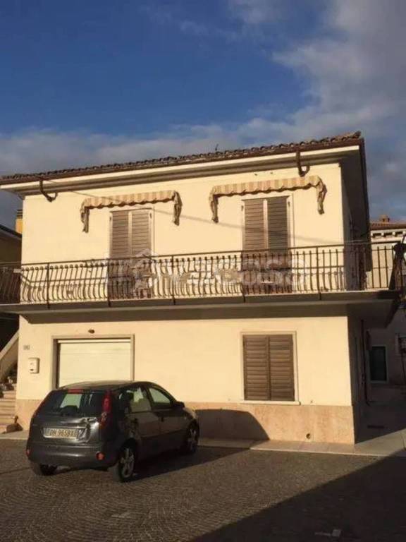 casa indipendente in vendita a Dolcè in zona Volargne