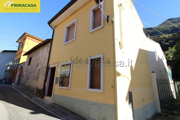 casa indipendente in vendita a Dolcè