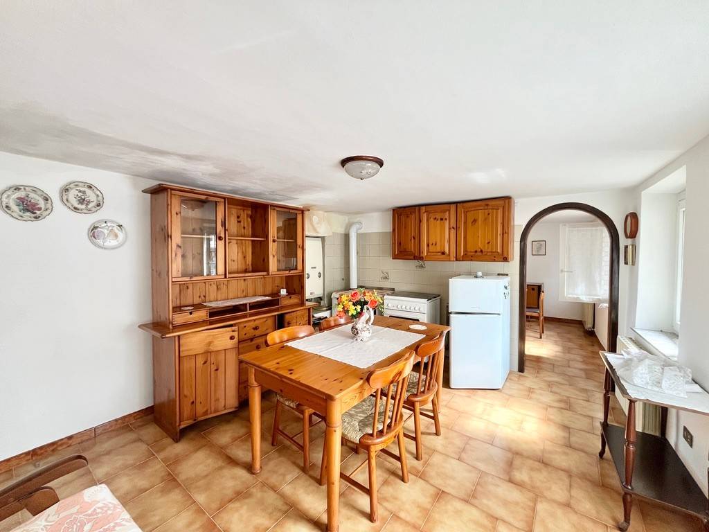casa indipendente in vendita a Dolcè in zona Peri
