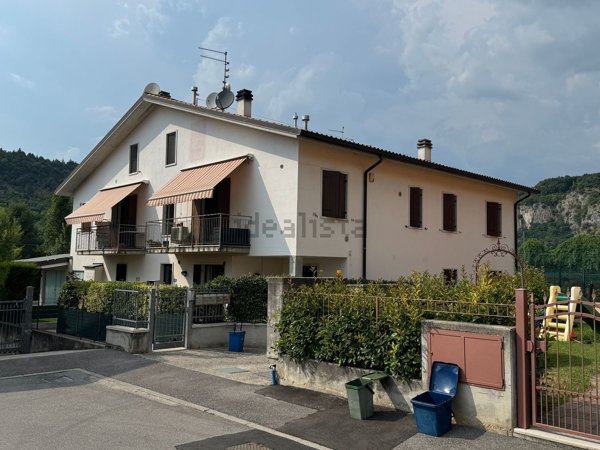 appartamento in vendita a Dolcè in zona Volargne