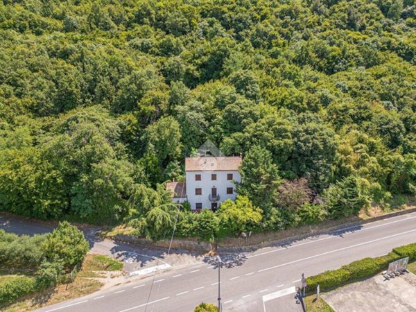 casa indipendente in vendita a Dolcè in zona Ceraino