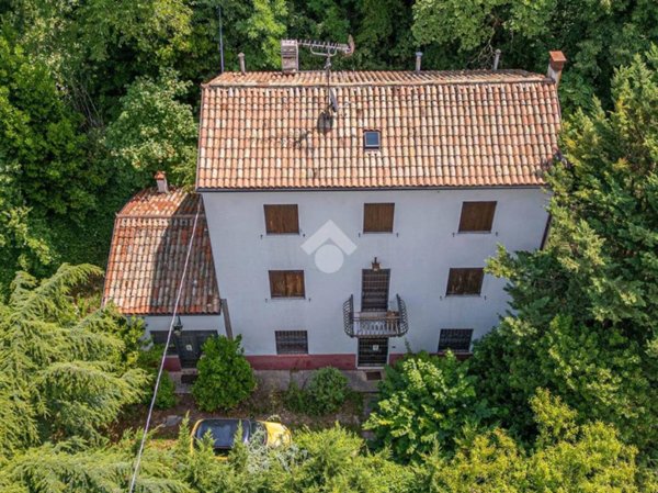 casa indipendente in vendita a Dolcè in zona Ceraino