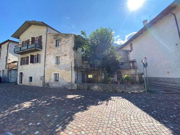 casa indipendente in vendita a Dolcè in zona Ossenigo