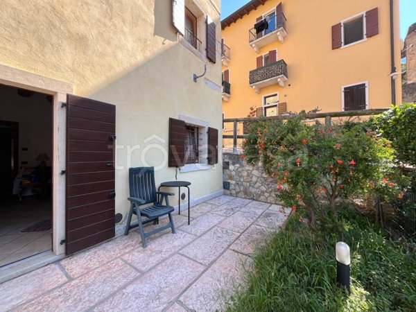 appartamento in vendita a Dolcè in zona Peri