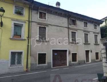 appartamento in vendita a Dolcè in zona Ceraino