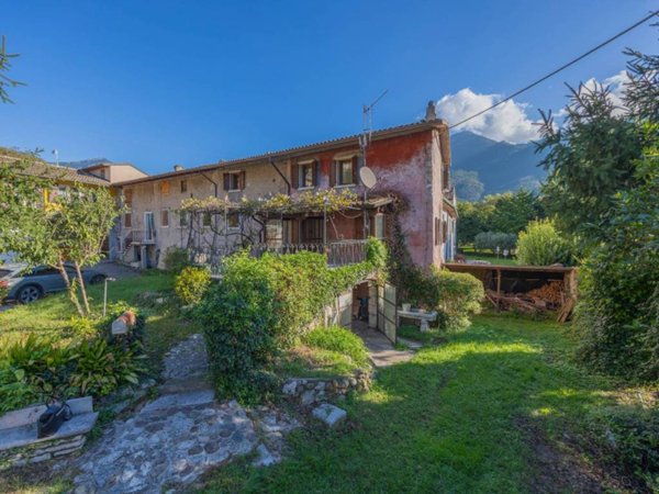 casa indipendente in vendita a Dolcè in zona Peri