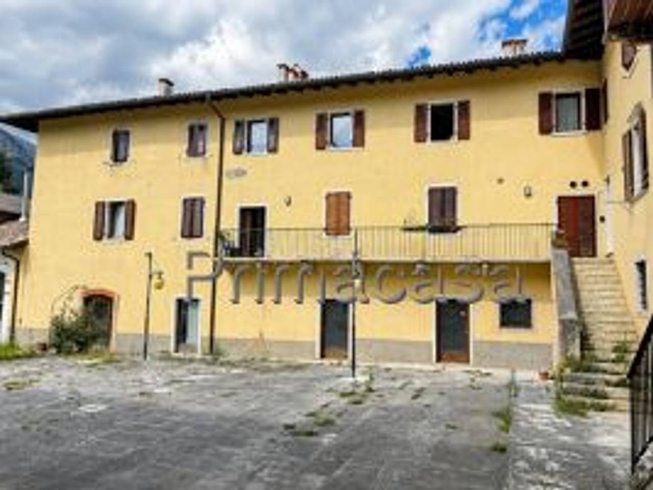 appartamento in vendita a Dolcè in zona Peri