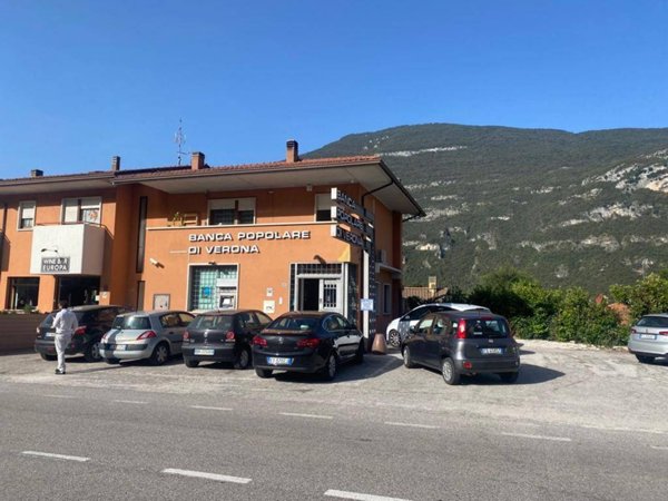 negozio in vendita a Dolcè in zona Peri