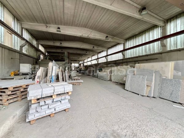 capannone in vendita a Dolcè in zona Volargne