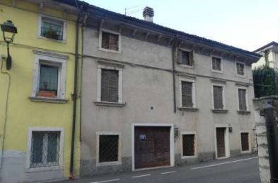 appartamento in vendita a Dolcè in zona Ceraino