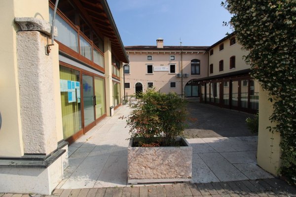 ufficio in vendita a Dolcè in zona Volargne