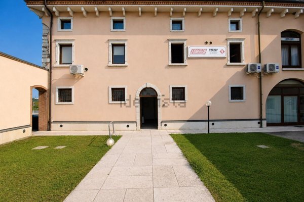 ufficio in vendita a Dolcè in zona Volargne