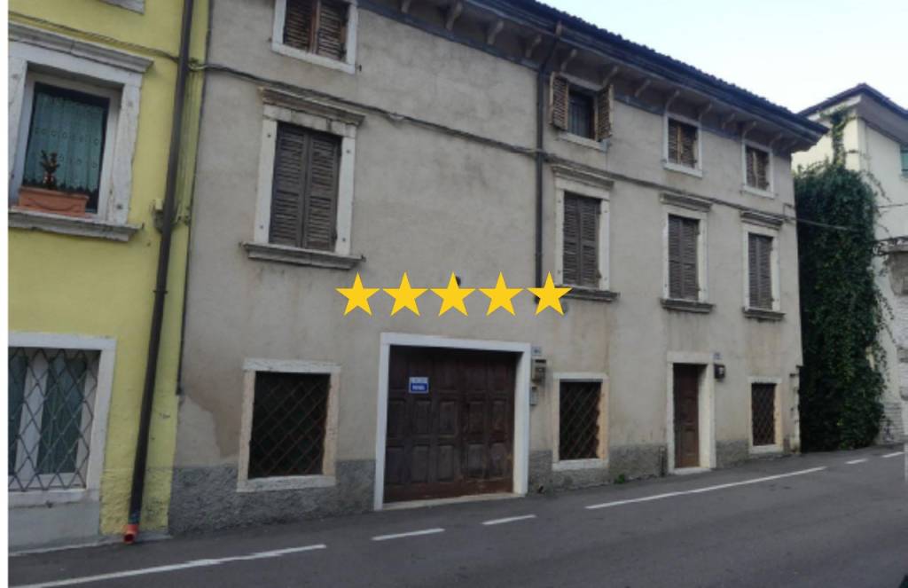 appartamento in vendita a Dolcè in zona Ceraino