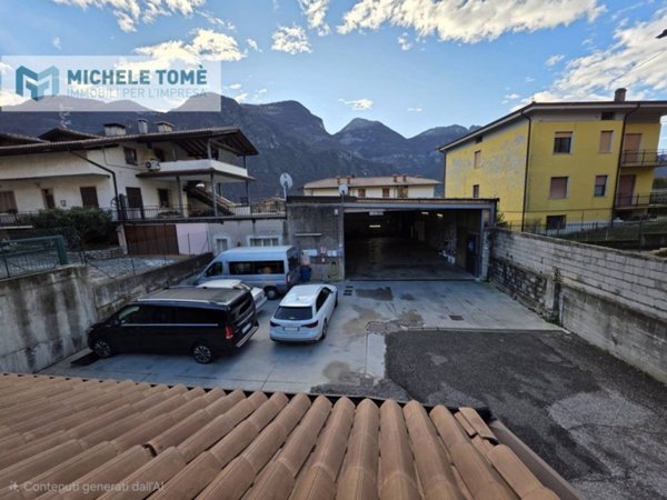 locale commerciale in vendita a Dolcè in zona Peri