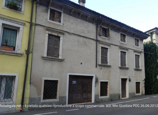 appartamento in vendita a Dolcè in zona Ceraino