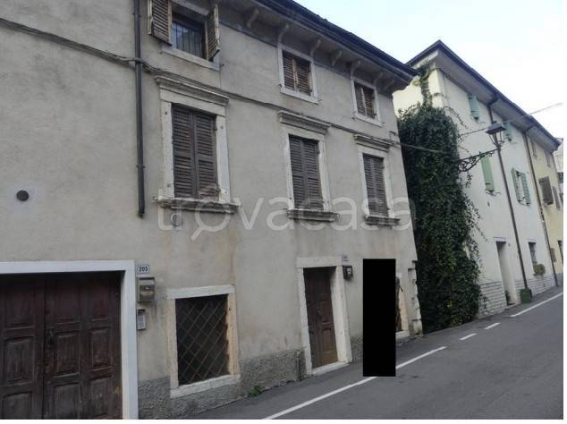 appartamento in vendita a Dolcè in zona Ceraino