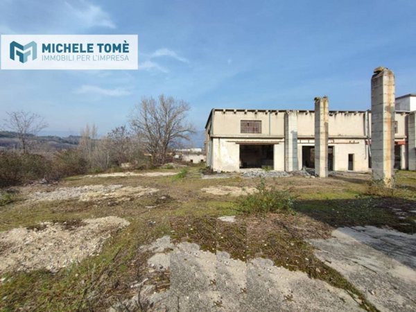 locale commerciale in vendita a Dolcè in zona Volargne