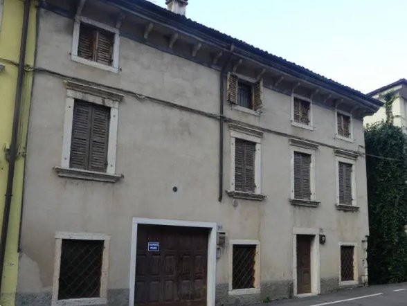 appartamento in vendita a Dolcè in zona Ceraino