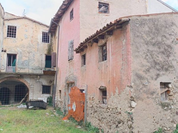 casa indipendente in vendita a Dolcè