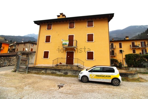 casa indipendente in vendita a Dolcè in zona Peri