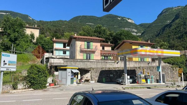 casa indipendente in vendita a Dolcè in zona Peri
