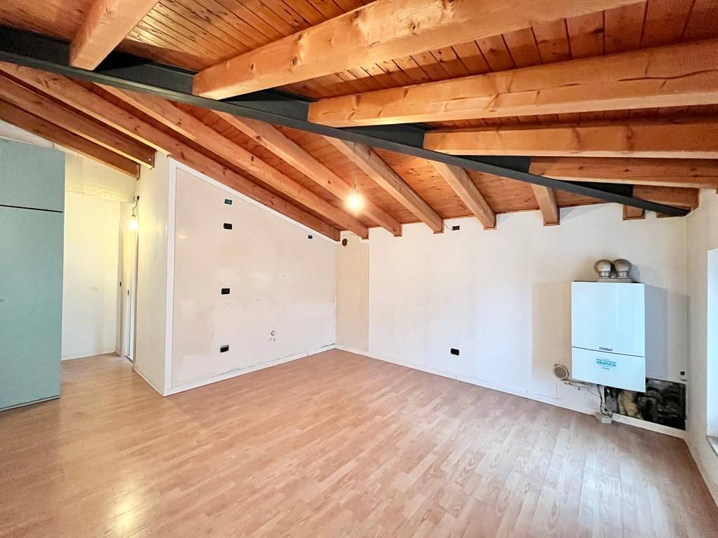 appartamento in vendita a Dolcè in zona Peri