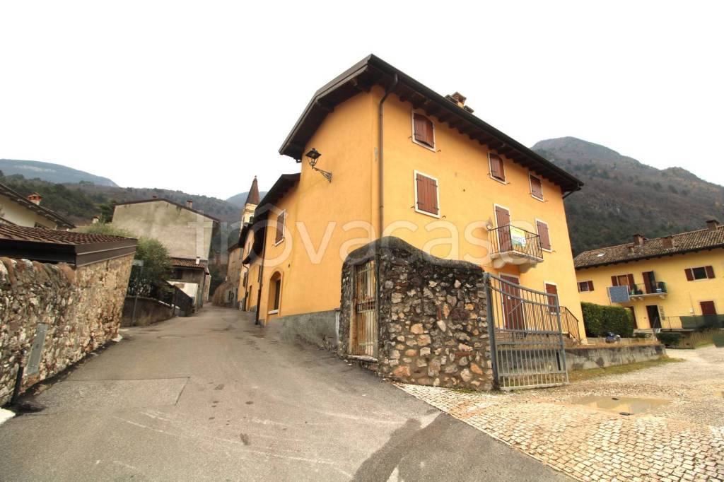 casa indipendente in vendita a Dolcè in zona Peri