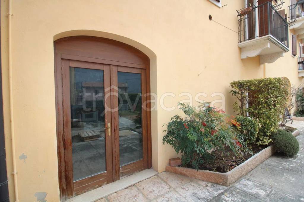 negozio in vendita a Dolcè in zona Peri