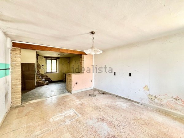 casa indipendente in vendita a Dolcè in zona Peri