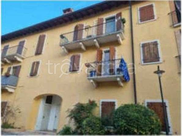 appartamento in vendita a Dolcè in zona Peri