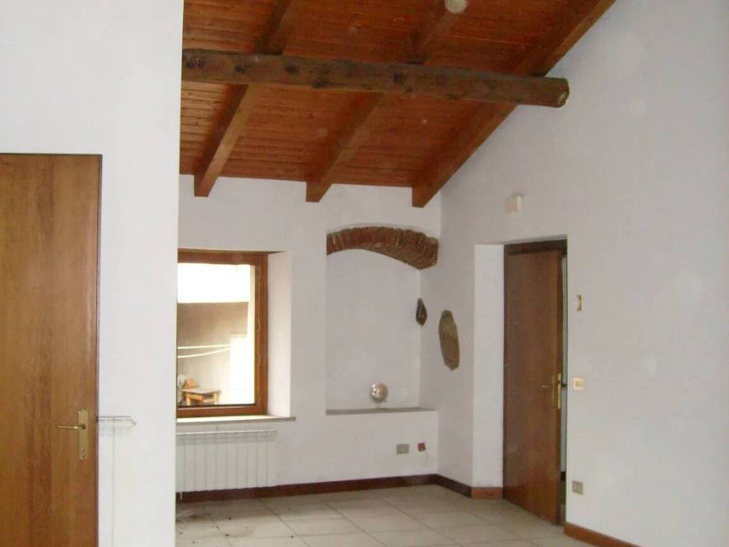 appartamento in vendita a Dolcè in zona Volargne