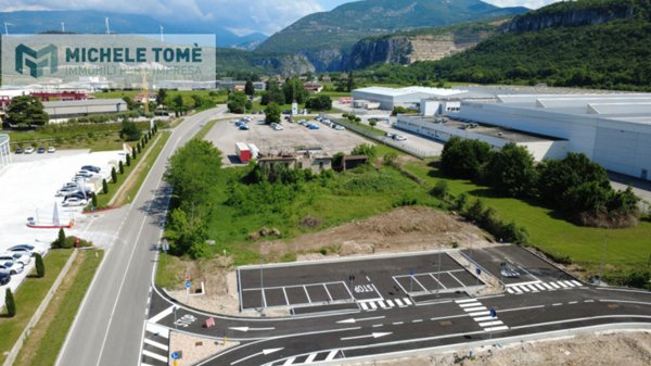negozio in vendita a Dolcè in zona Volargne