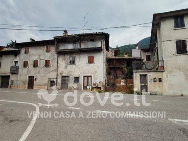 casale in vendita a Dolcè in zona Peri