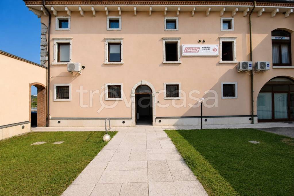 ufficio in vendita a Dolcè in zona Volargne