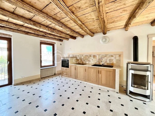 casa indipendente in vendita a Dolcè in zona Peri