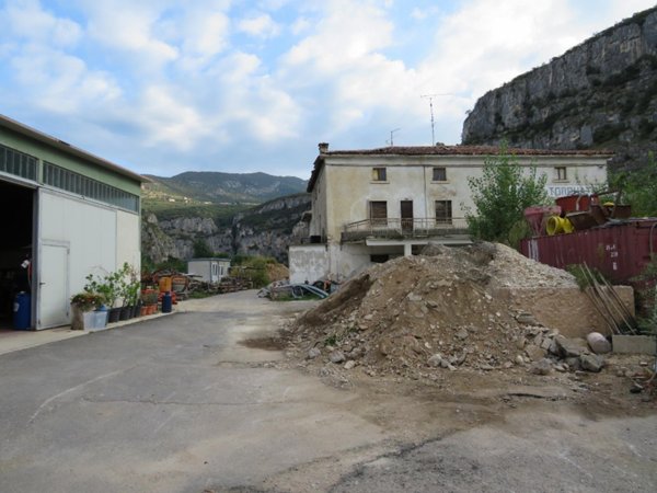 casa indipendente in vendita a Dolcè in zona Volargne