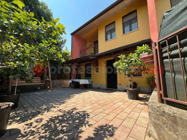 casa indipendente in vendita ad Erbè