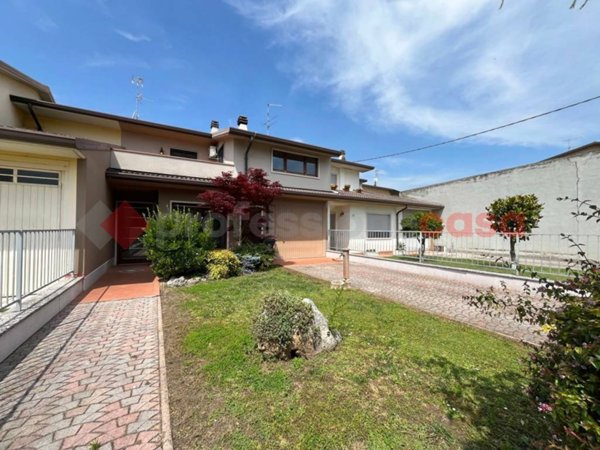 casa indipendente in vendita ad Erbè