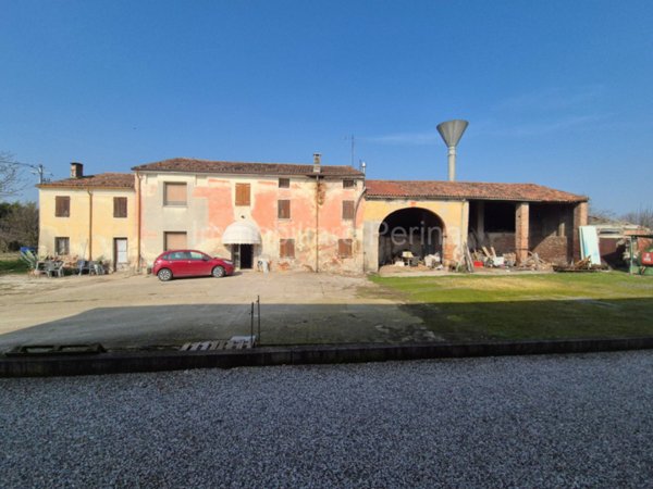 casa indipendente in vendita ad Erbè