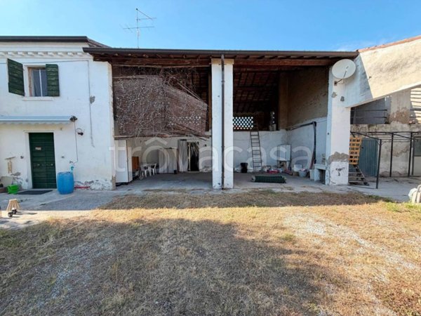 casa indipendente in vendita ad Erbè