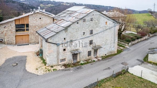 casale in vendita ad Erbezzo