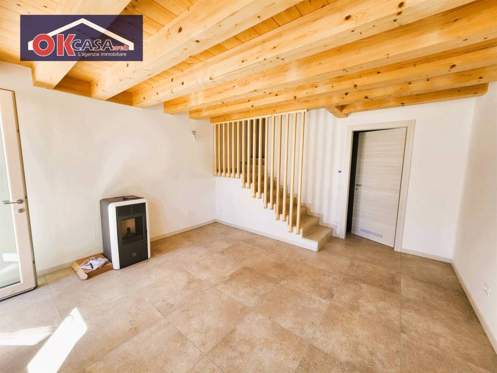 casa indipendente in vendita ad Erbezzo