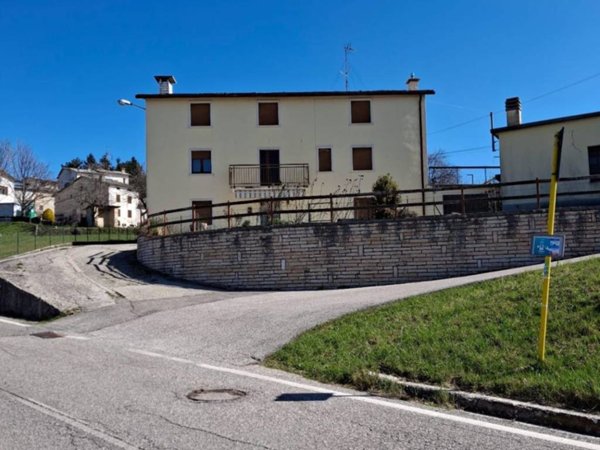 casa indipendente in vendita ad Erbezzo