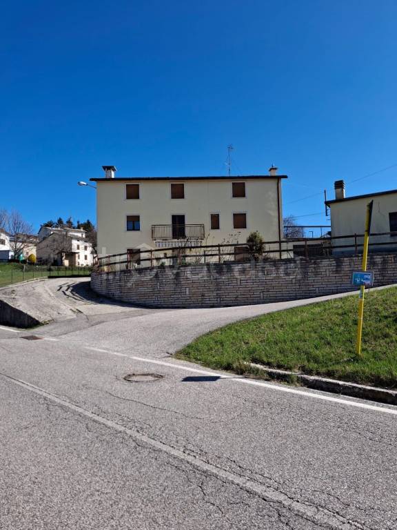 casa indipendente in vendita ad Erbezzo