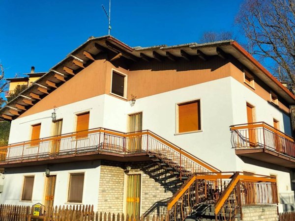 intera palazzina in vendita ad Erbezzo in zona Cappella Fasani